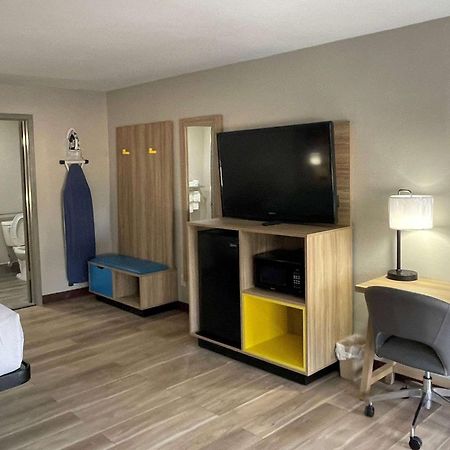 Days Inn By Wyndham New Braunfels Exterior photo