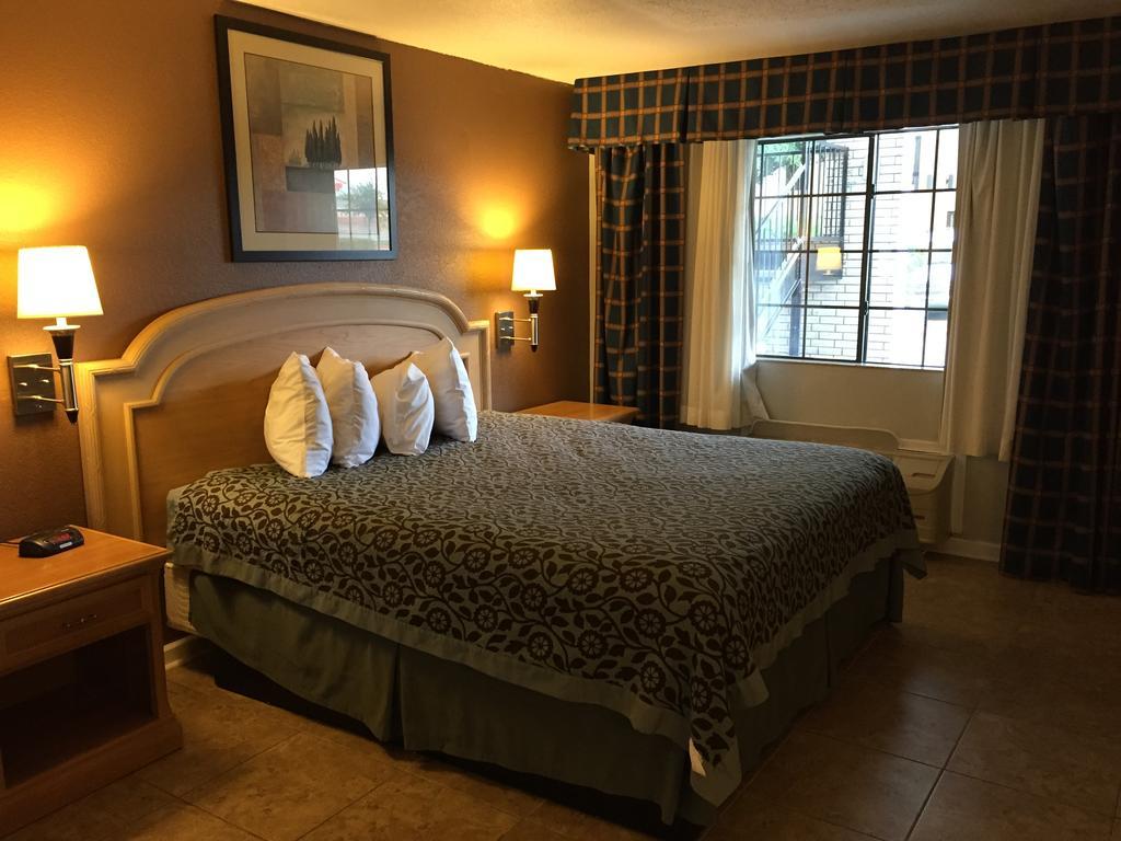 Days Inn By Wyndham New Braunfels Room photo
