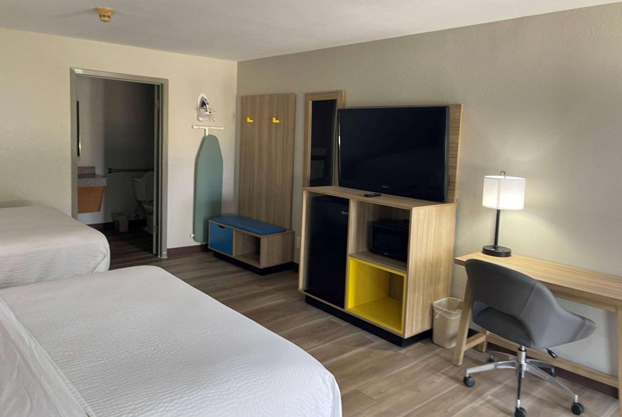 Days Inn By Wyndham New Braunfels Exterior photo